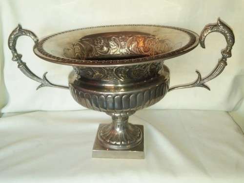 METAL CENTER PIECE