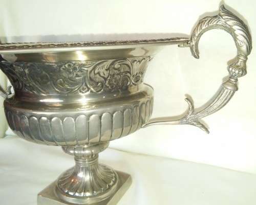 METAL CENTER PIECE