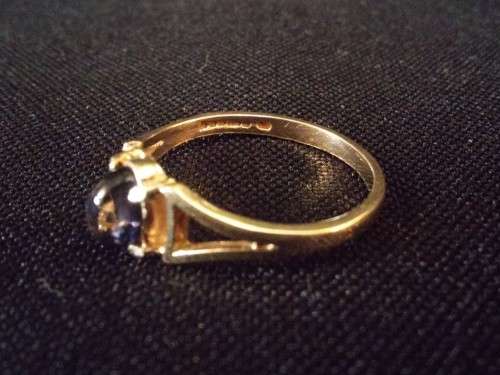 9CT (375) GOLD RING WITH AMETHYST
