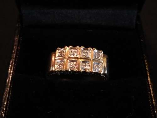 9CT GOLD & DIAMOND RING