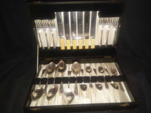 24 PIECE BOXED CUTLERY SET