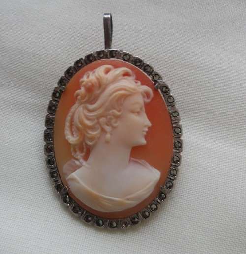 SILVER & MARCASITE CAMEO BROOCH/PENDANT