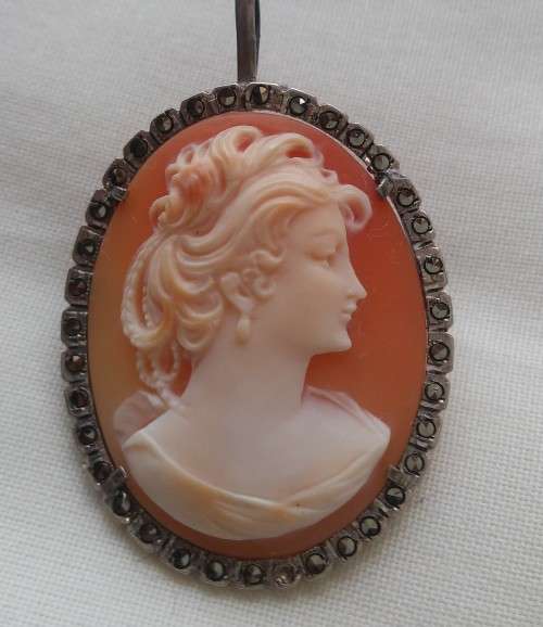 SILVER & MARCASITE CAMEO BROOCH/PENDANT