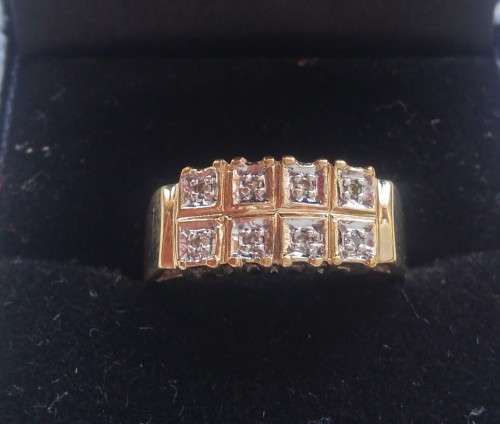9CT GOLD & DIAMOND RING
