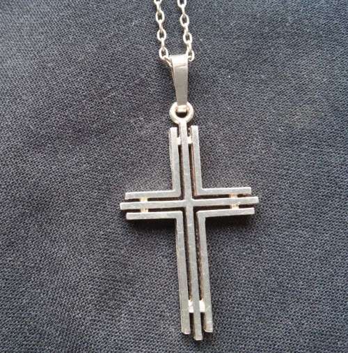 925 SILVER CRUCIFIX PENDANT & CHAIN