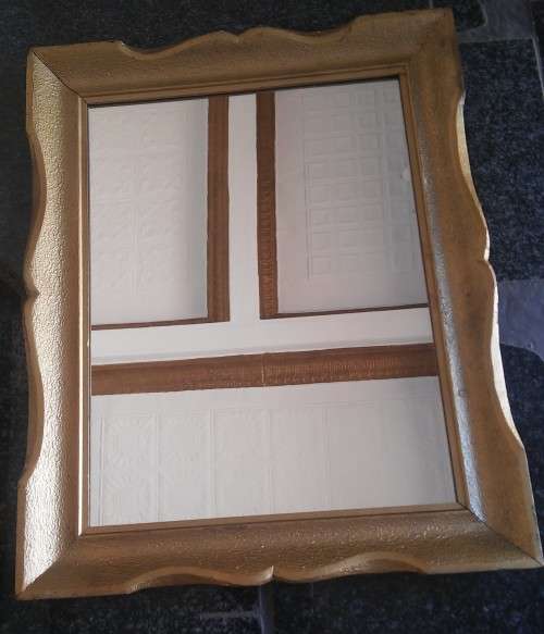 VINTAGE MIRROR IN FRAME