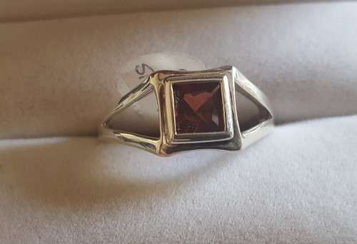 925 SILVER GARNET RING