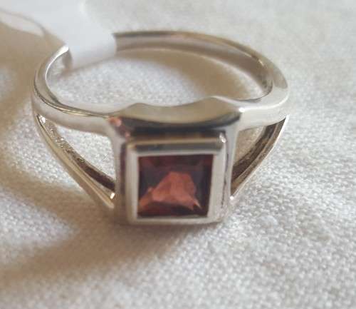 925 SILVER GARNET RING