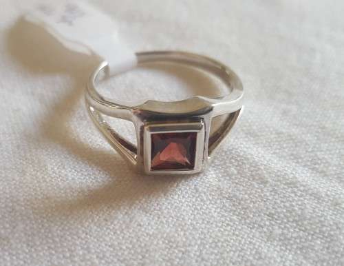 925 SILVER GARNET RING