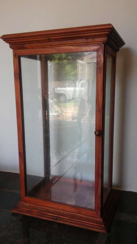 VINTAGE DISPLAY CABINET
