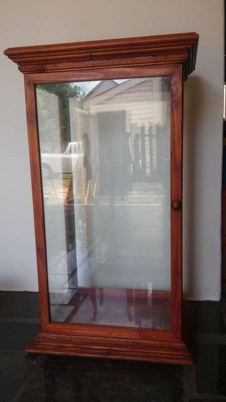 VINTAGE DISPLAY CABINET