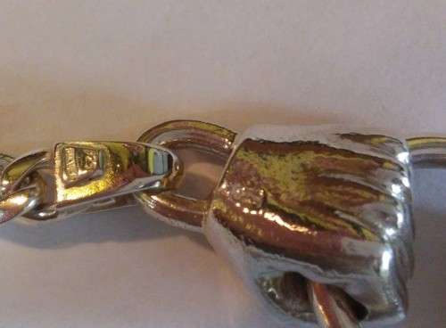 THICK 925 SILVER NECKLACE WITH 2 HANDS HOLDING A RING