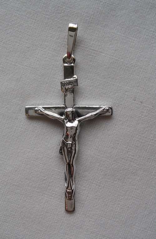 SILVER CRUCIFIX PENDANT
