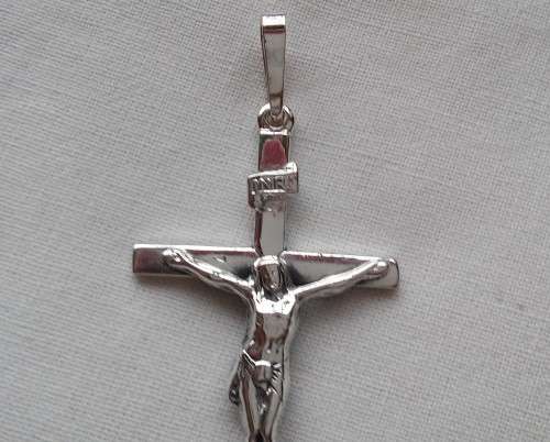 SILVER CRUCIFIX PENDANT