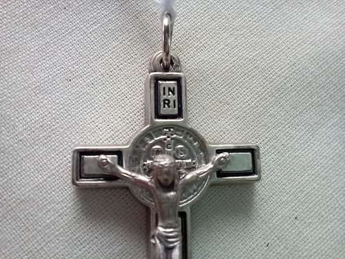 Silver tone crusifix pendant