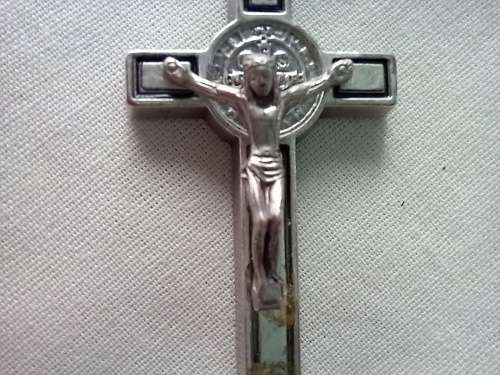Silver tone crusifix pendant