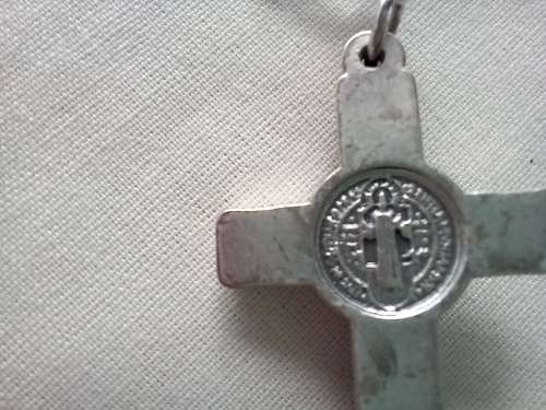 Silver tone crusifix pendant