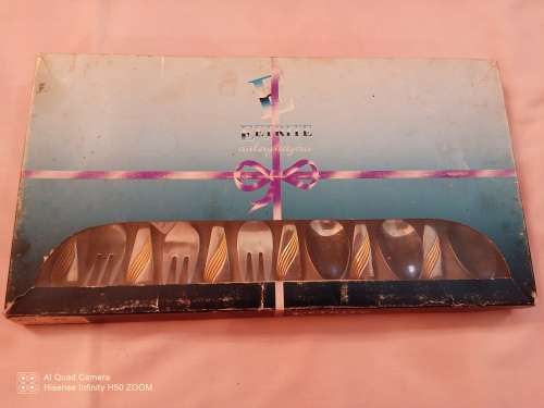 Eetrite 18/ Stainless steel -goldplated teaspoons and cake forks