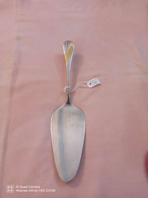 Eetrite 18/ Stainless steel -goldplated  insert cake lifter