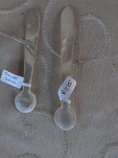Pair of Mother of Pearl snuff spoons