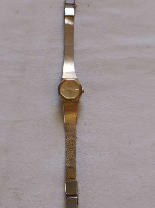 Ladies Accurist quartz watch