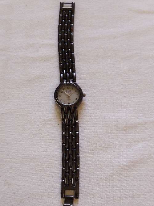 Ladies Diamonda quartz watch