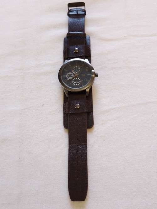Markhams watches clearance