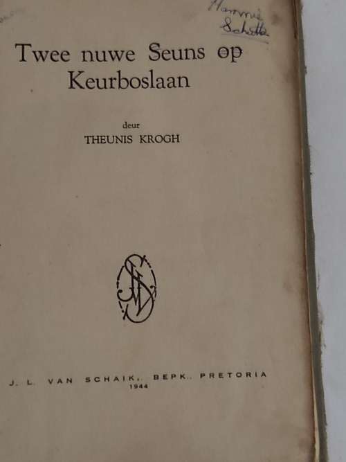 Twee nuwe seuns op keuboslaan by Theunis Krogh dd 1944
