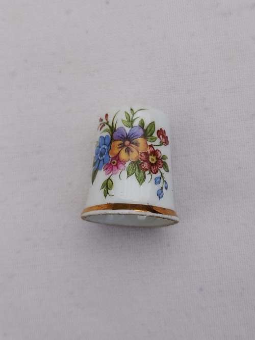 Connoisseur, Fine Bone China Made in England Thimble