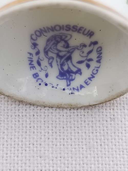 Connoisseur, Fine Bone China Made in England Thimble