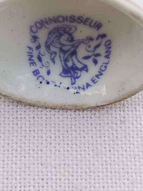 Connoisseur, Fine Bone China Made in England Thimble