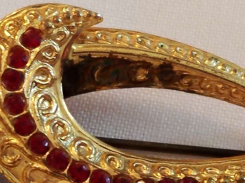Gold Tone Brooch