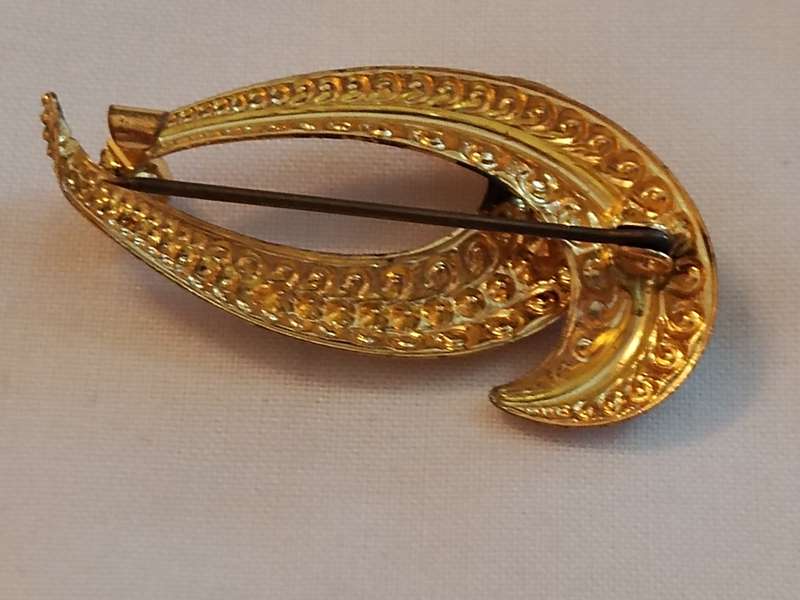 Gold Tone Brooch