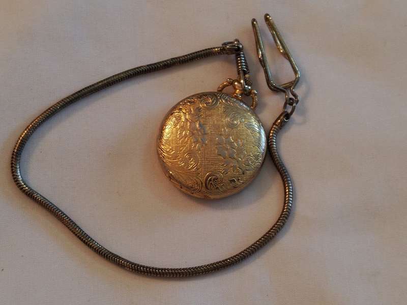 Farah Quartz Pocket watch with chain