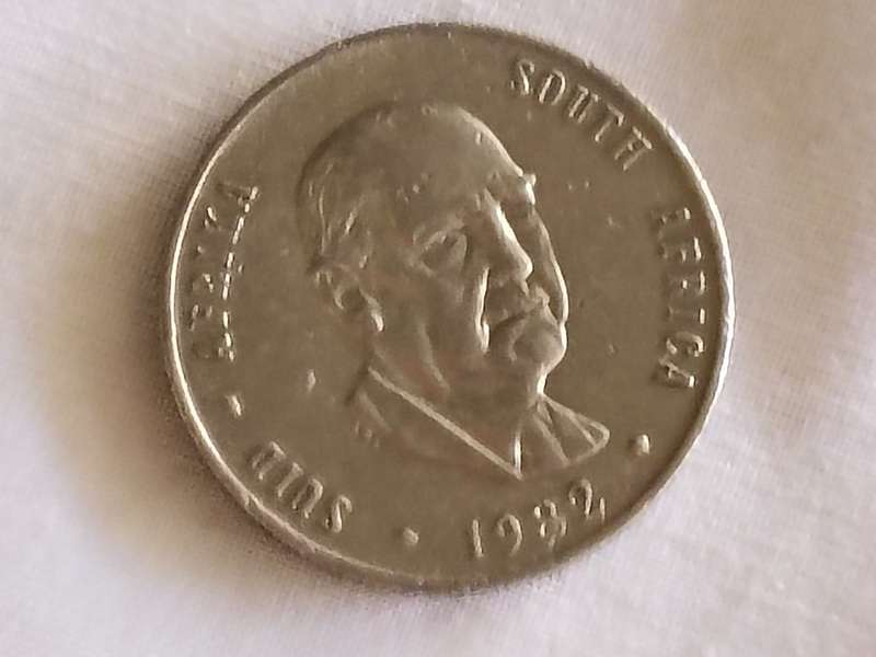 R1 1982 Coin