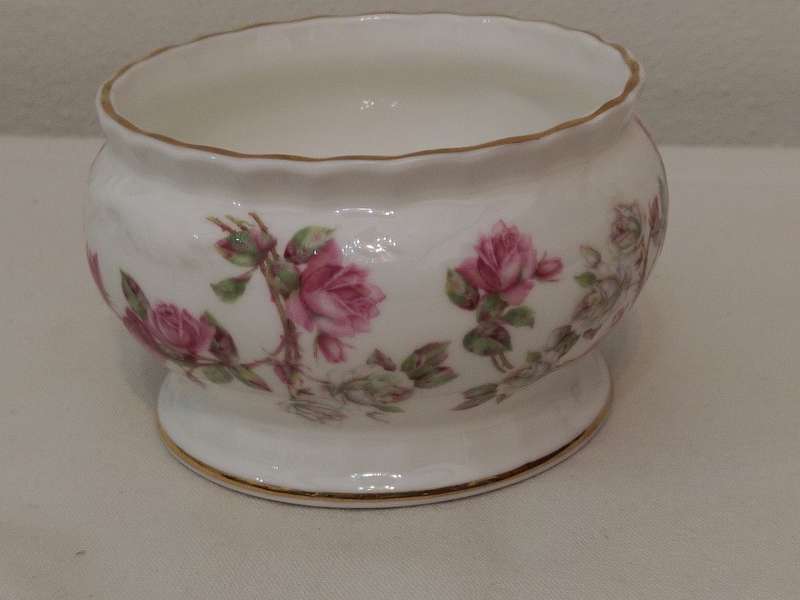 Aynsley Elizabeth Rose Fine Bone China, Made in England Sugar/ jam bowl