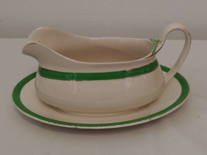 Queens Green, Solian Ware. Simpsons (potters) Ltd, Cobridge England Sauce boat with underplate