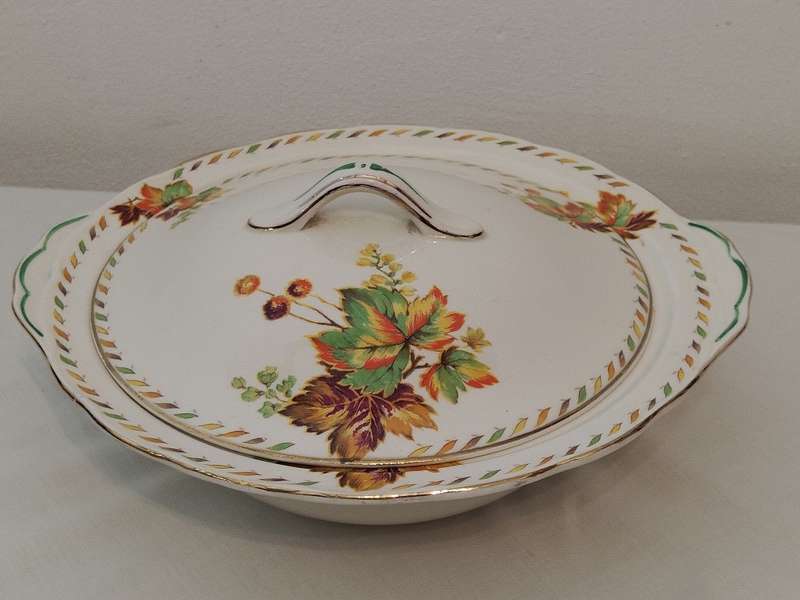 Creampetal Grindley England Serving bowl with lid