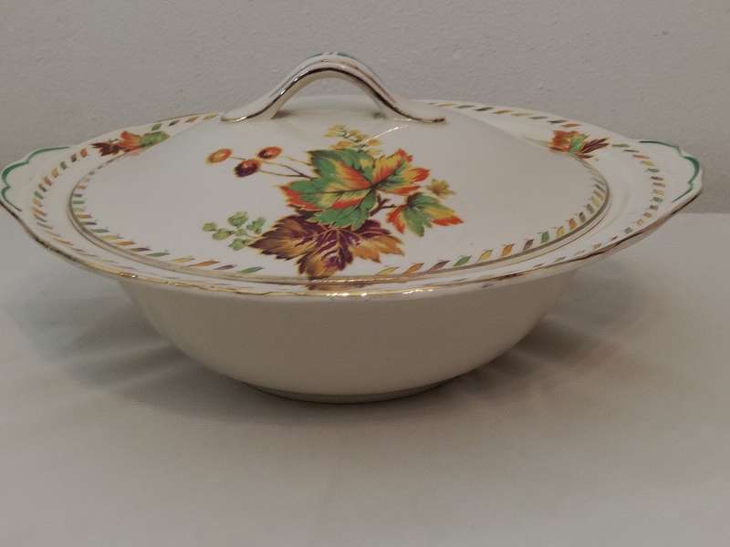 Creampetal Grindley England Serving bowl with lid