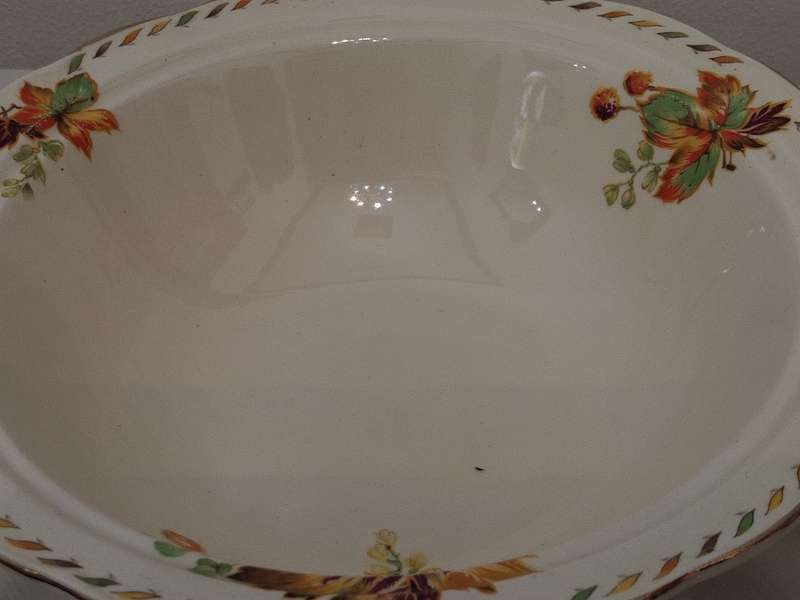Creampetal Grindley England Serving bowl with lid