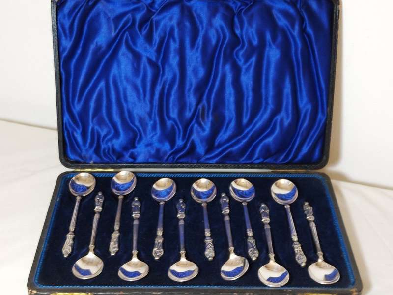 Set x12 Apostle Tea Spoons. Each spoon is different