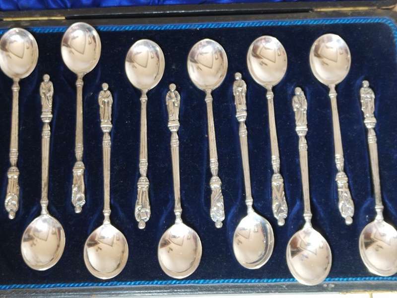 Set x12 Apostle Tea Spoons. Each spoon is different