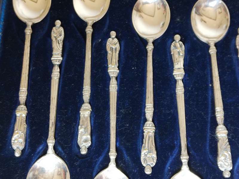 Set x12 Apostle Tea Spoons. Each spoon is different