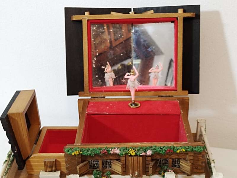 Reuge Swiss Music Jewelry Box
