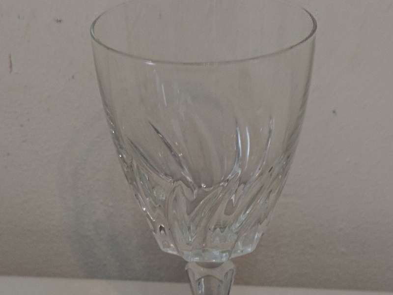 x5 Lumenarc Red wine glasses