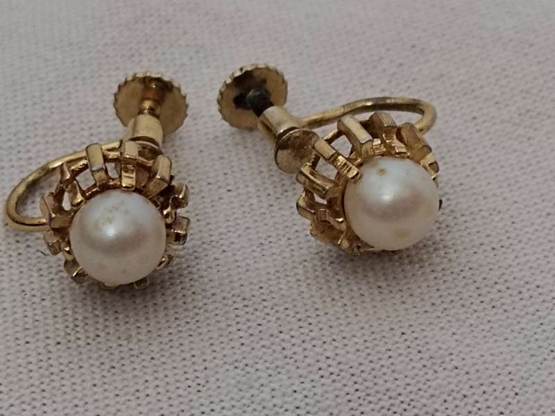 Rolled gold faux pearl screw on earrings