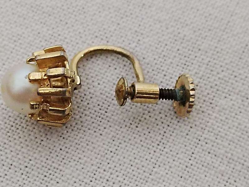 Rolled gold faux pearl screw on earrings