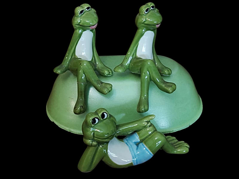 x3 Vintage Frogs