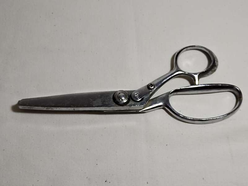 Vintage Canary Foreign Zig Zag Scissors