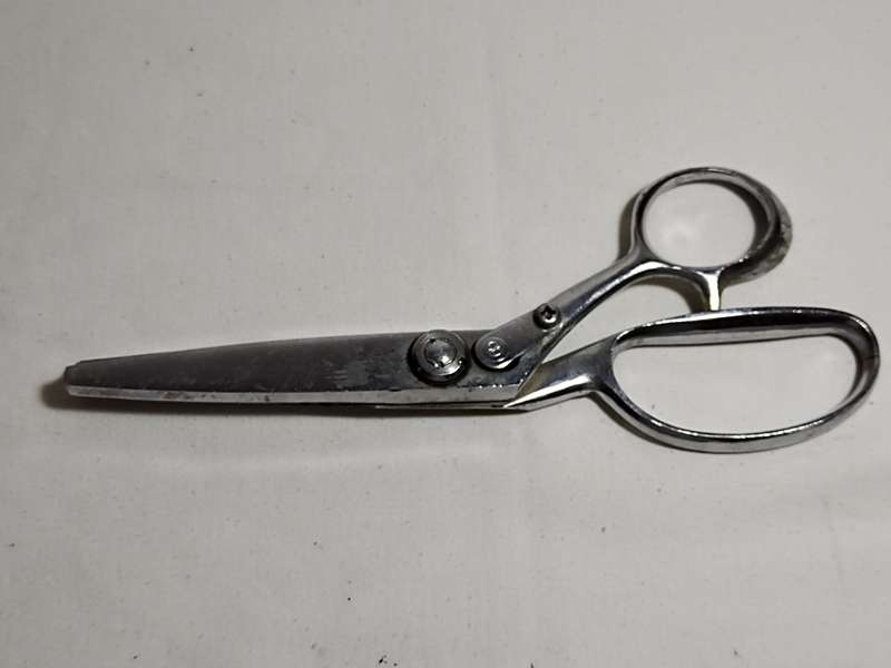 Vintage Canary Foreign Zig Zag Scissors